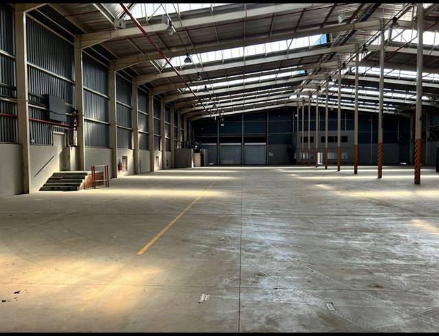 5,822M² WAREHOUSE TO LET IN KELVIN